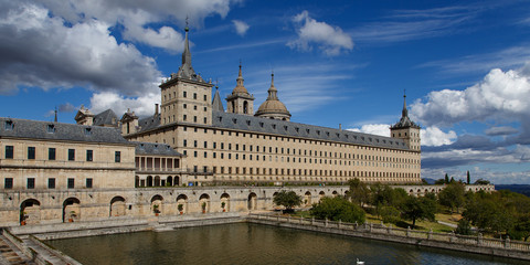 Fototapeta na wymiar Monasterio de El Escorial