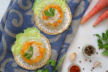 Jellied minced chicken and its ingredients