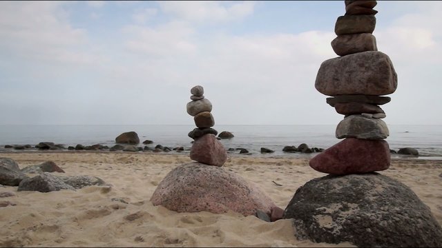 Steinskulptur am Ostseestrand