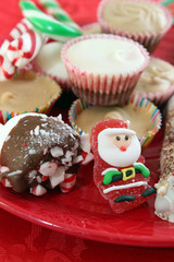 A plate of Christmas candies - 78851015