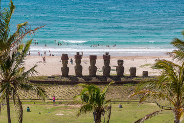 Moaïs - plage d'Anakena