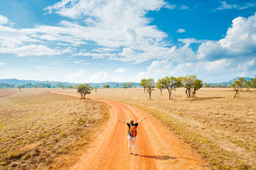 Obraz premium Road of Savannah Field with Woman