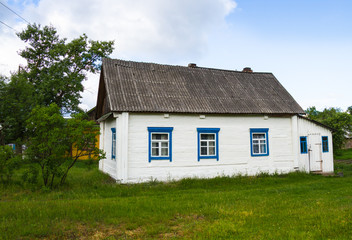 Fototapeta na wymiar Wooden house in the Ukrainian Polesie