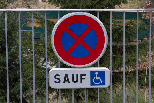 panneau arrête interdit sauf handicapés