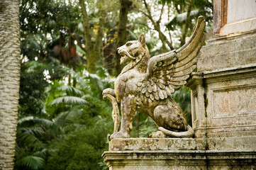 geflügelter Löwe vom Gründerdenkmal Terra Nostra Park