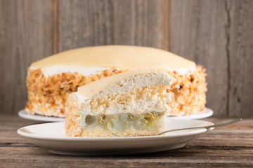 Stachelbeer-Marzipan-Torte