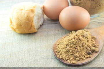 Fototapeta na wymiar Brown Sugar eggs whit Bread on wooden , Food and health concept