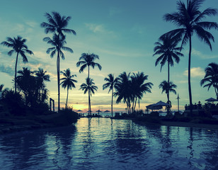 Fototapeta na wymiar Sunset on the tropical ocean beach.