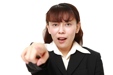 非難するビジネスウーマン
