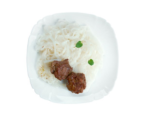 meat with vegetables and rice noodles