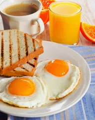 Papier Peint photo Lavable Oeufs sur le plat Des œufs et du bacon pour un petit-déjeuner sain.
