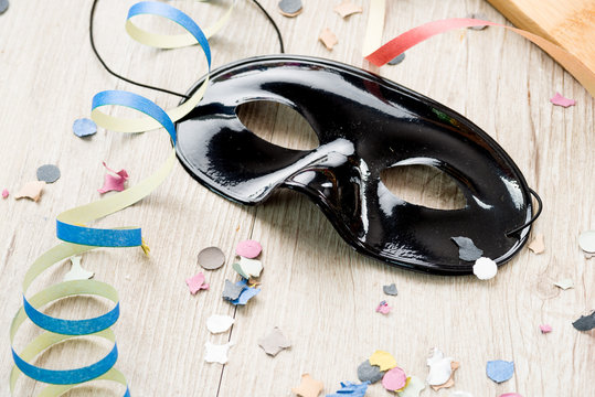Mascherina nera di carnevale
