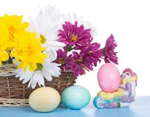 Obraz na płótnie Canvas Easter Eggs and Flowers