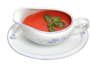 Tomatensoße in einer Sauciere