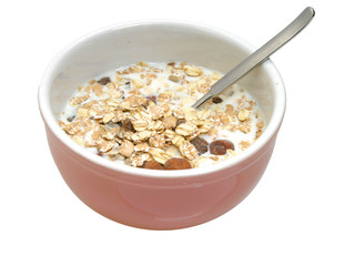 Müsli mit Milch in einer Schale
