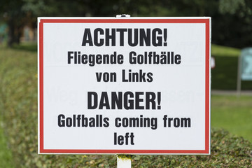 Golfplatz, Warnung vor fliegenden Golfbällen