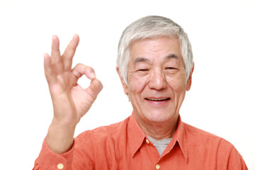 OKを出す高齢者