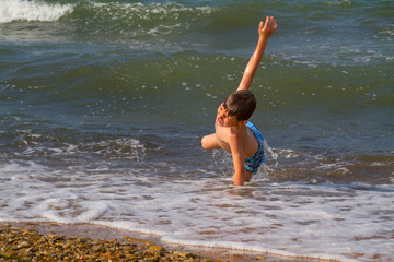 The child on the sea coast