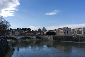 Obraz premium Saint Peter Basilica view from Ponte Umberto