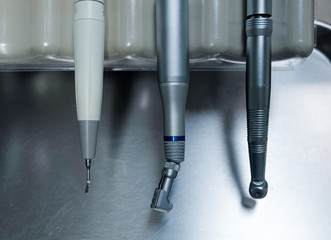 différent instruments et outils de dentiste au cabinet dentaire