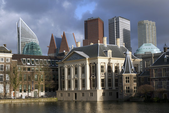 Old and new architectuur in the hague Holland