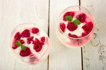 Quark mit Himbeeren