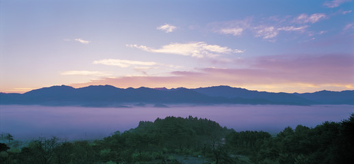 안개 낀 산능선