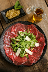 carpaccio  de boeuf parmesan & roquette 4