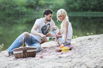couple at a picnic