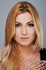 Naklejka premium Portrait of a beautiful woman
