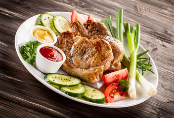 Grilled steak and vegetable salad