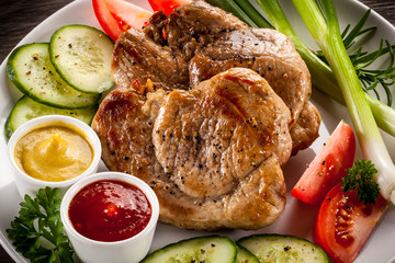 Grilled steak and vegetable salad