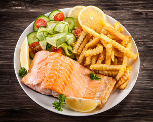 Fried salmon and vegetables