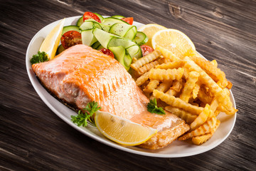 Fried salmon and vegetables