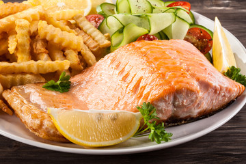 Fried salmon and vegetables