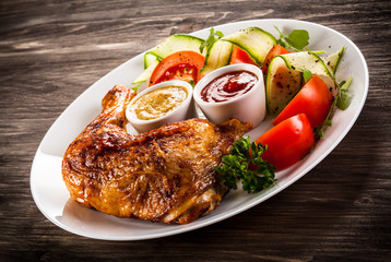 Grilled chicken leg and vegetables 