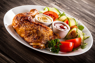 Grilled chicken leg and vegetables 