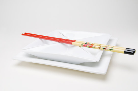 chopsticks on the plate parallel left