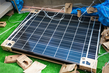 住宅建設　ソーラーパネルの設置