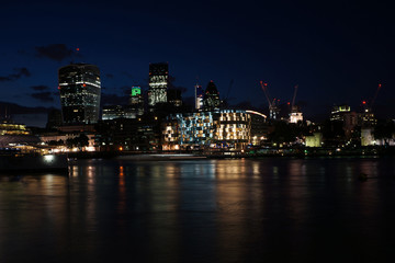 Obraz na płótnie Canvas London at night