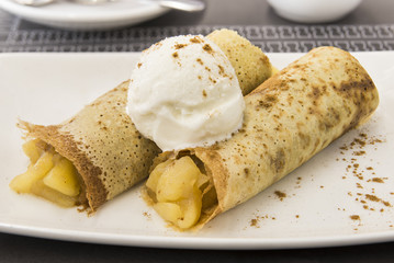 Apple cinnamon crepe