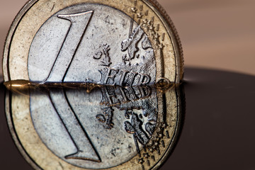 Fototapeta na wymiar Der Untergang des Euros - Eurountergang in Europa