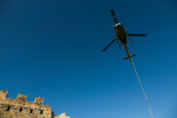 Elicottero e castello