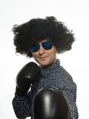 Mann mit Boxhandschuhen