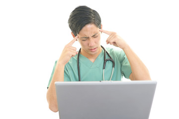 頭痛を訴える医師