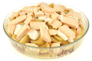 Plat de tartiflette avant cuisson