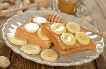 Toast with peanut butter and banana