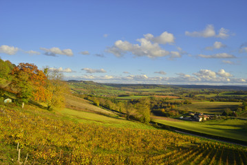 La vallée dorée de Vézelay (89450), département de l'Yonne en région Bourgogne-Franche-Comté, France