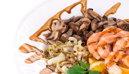 Shrimp salad with mushrooms