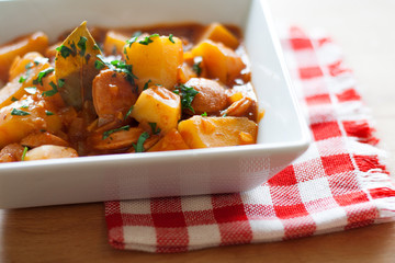 Gulasch mit Erdäpfel